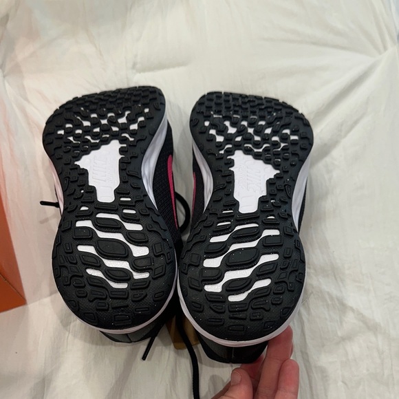 Nike Women's Black and Pink Athletic -size 4 Shoes - Picture 6 of 6